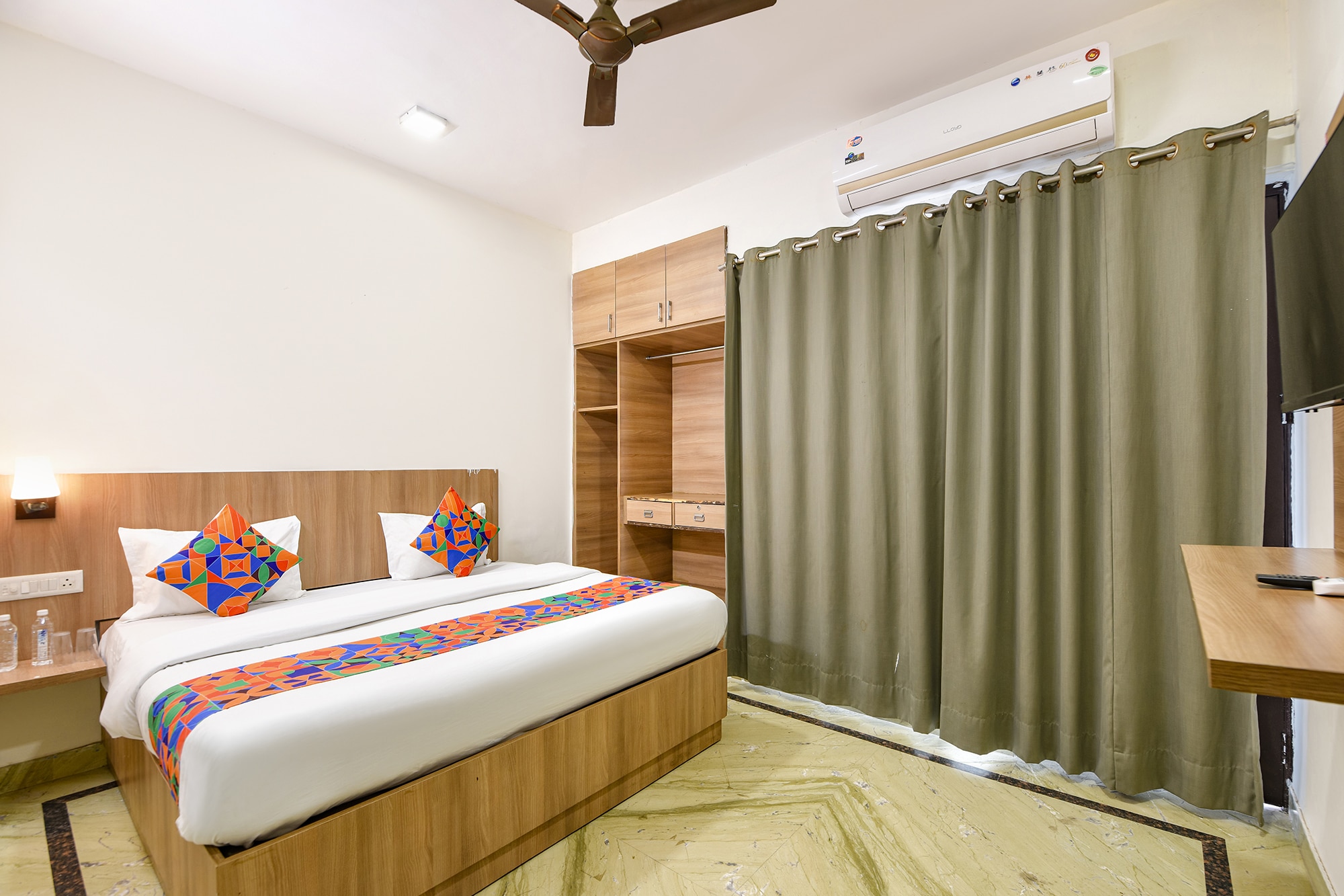 FabHotel Log Inn Stay - Tap to explore photos