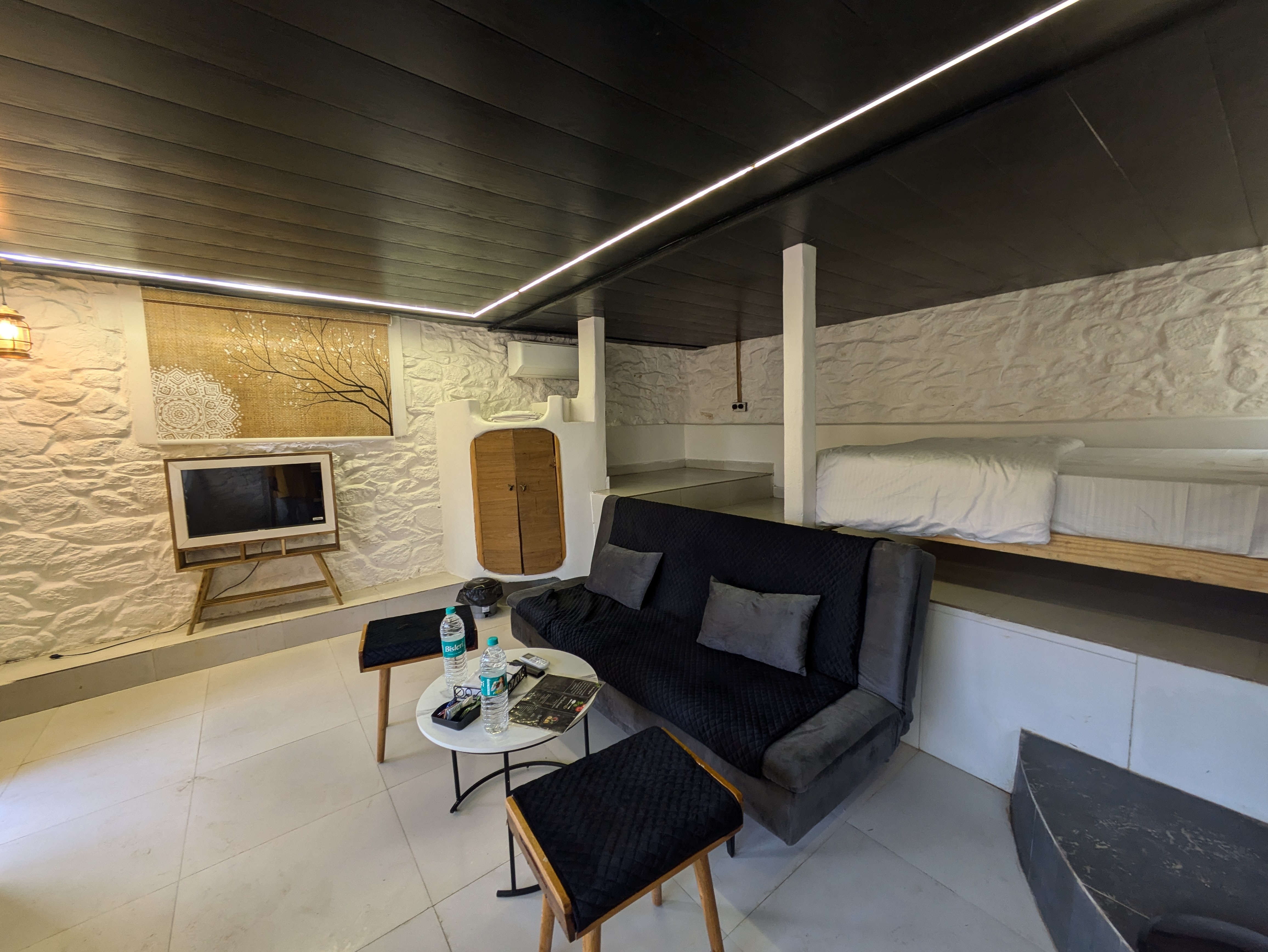 Retro Glass House for 2 5 PAX - Tap to explore photos