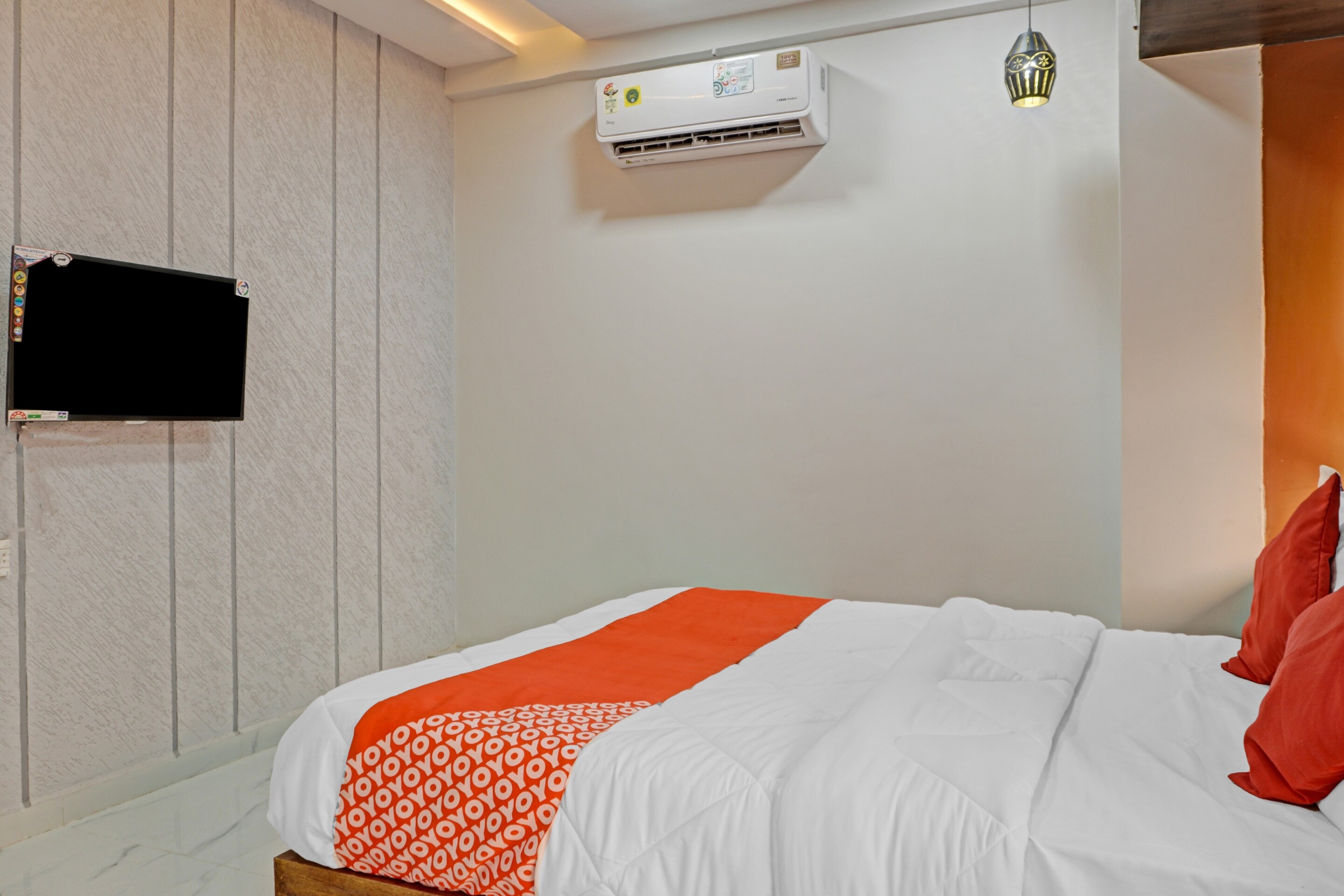 OYO 84931 HOTEL STADIUM PLAZA - Tap to explore photos
