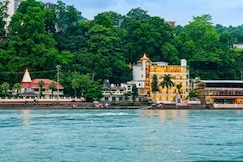 MadhvM by the Ganges, Rishikesh