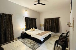 Peaceful Entire 2 BHK Flat with Garden in Varanasi, Varanasi