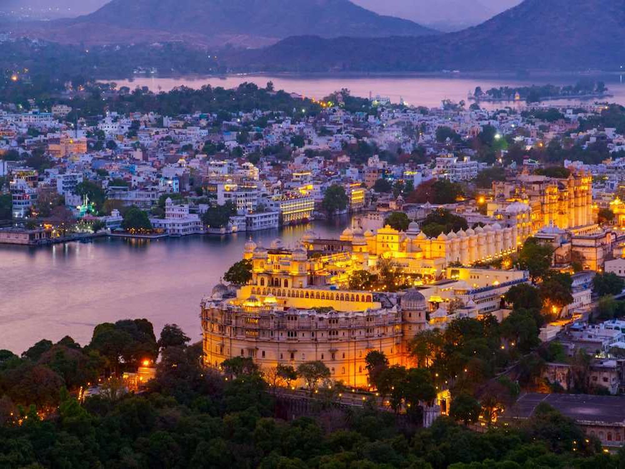 The Rainbow Hotel - 05 Mins from Lake Pichola - Tap to explore photos