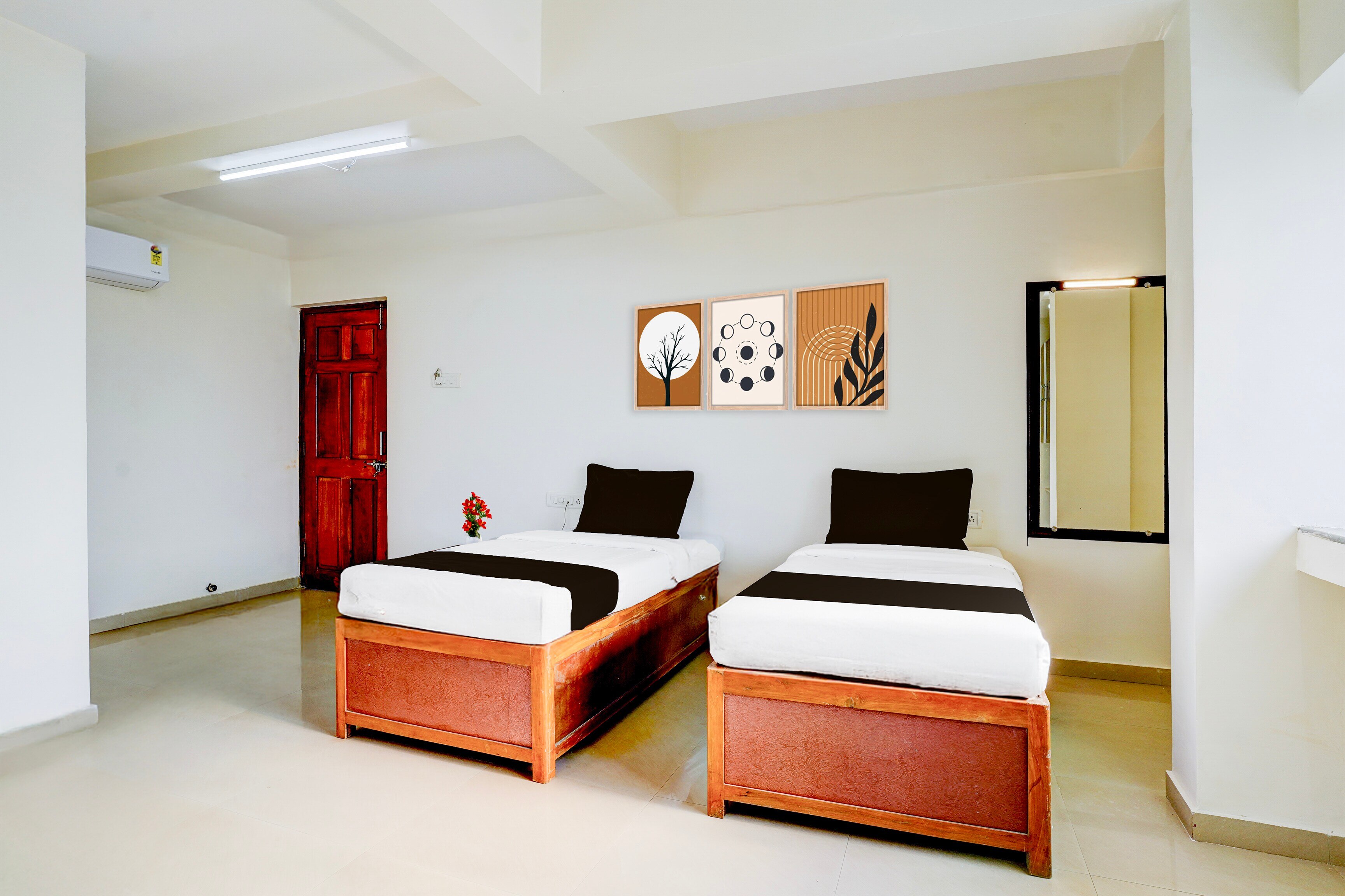 Super Hotel O Pachgaon Near Kolhapur Film Institute - Tap to explore photos