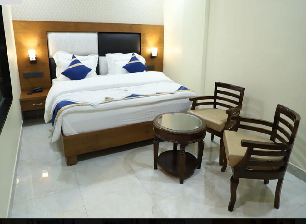 Hotel Grand Singhania - Tap to explore photos