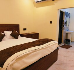 Single Deluxe Room