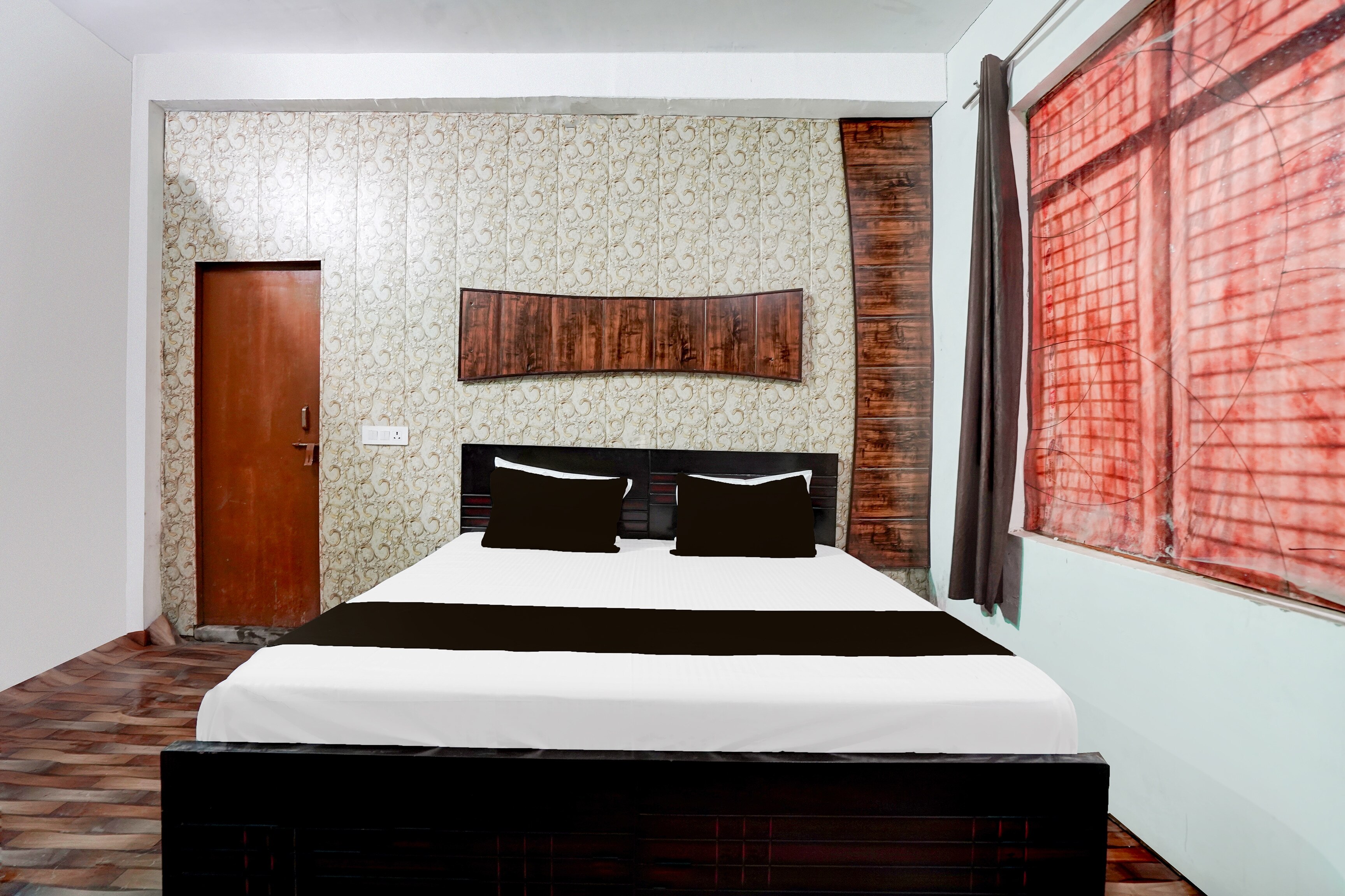 SPOT ON Laksh Hotel - Tap to explore photos