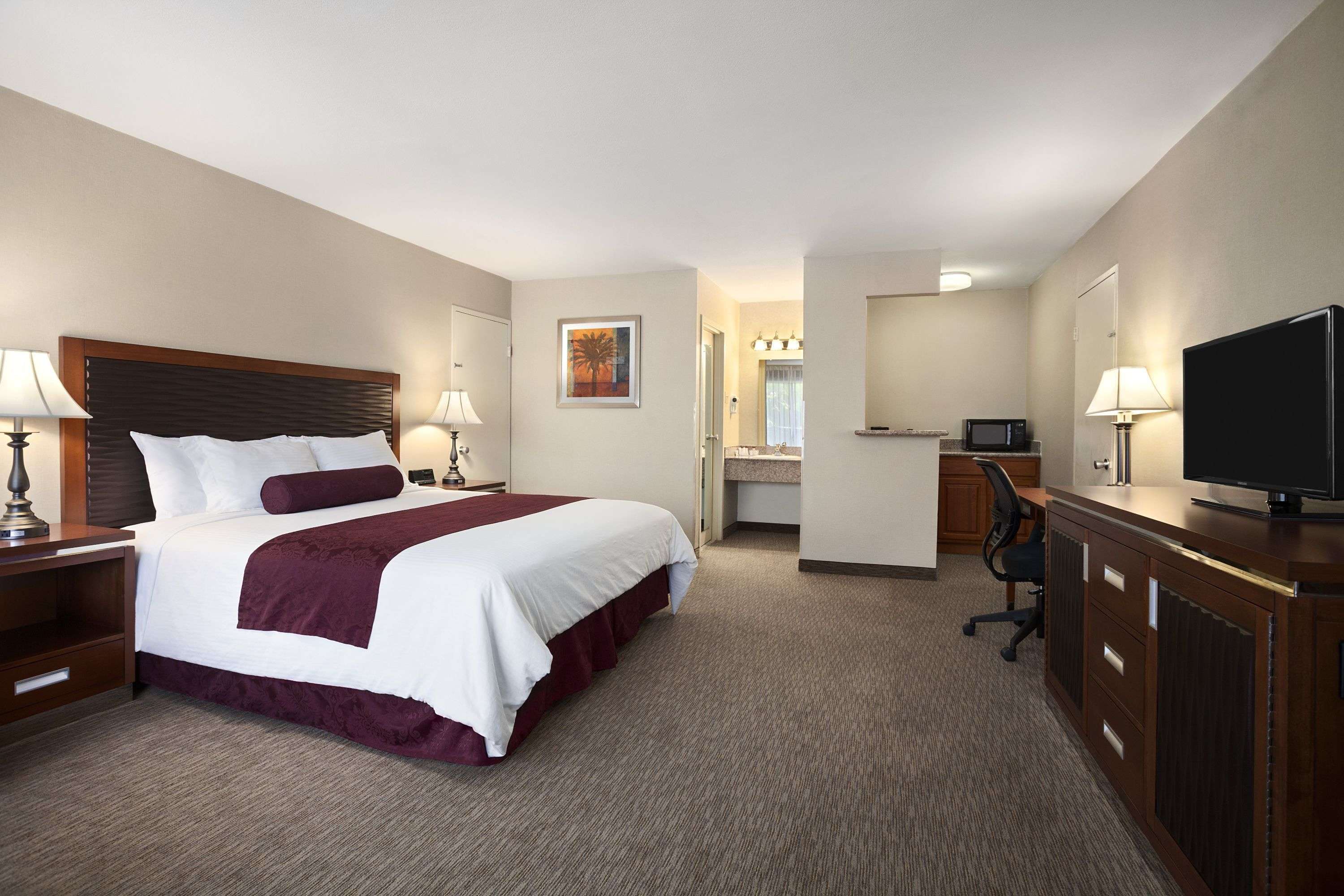 Ramada by Wyndham Sunnyvale/Silicon Valley - Tap to explore photos