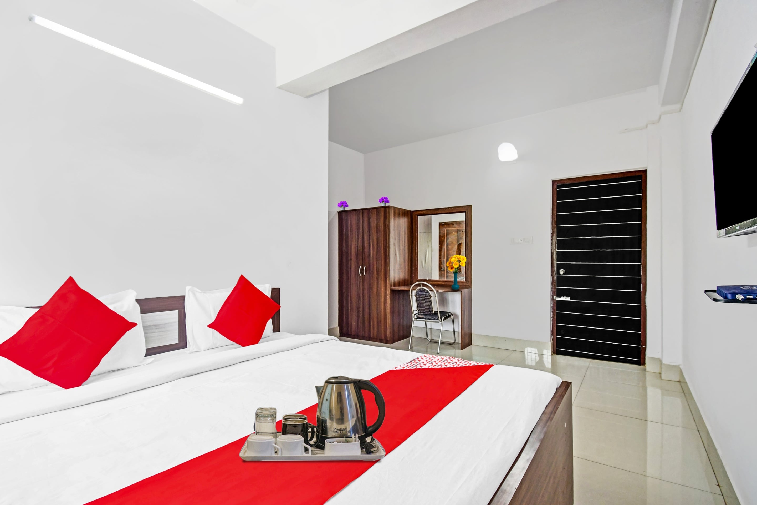 Hotel O Rajarhat Inn & Banquet Hall - Tap to explore photos