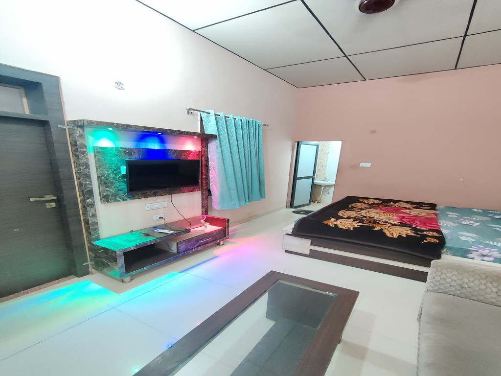 Hotel Shyam Sarover - Tap to explore photos