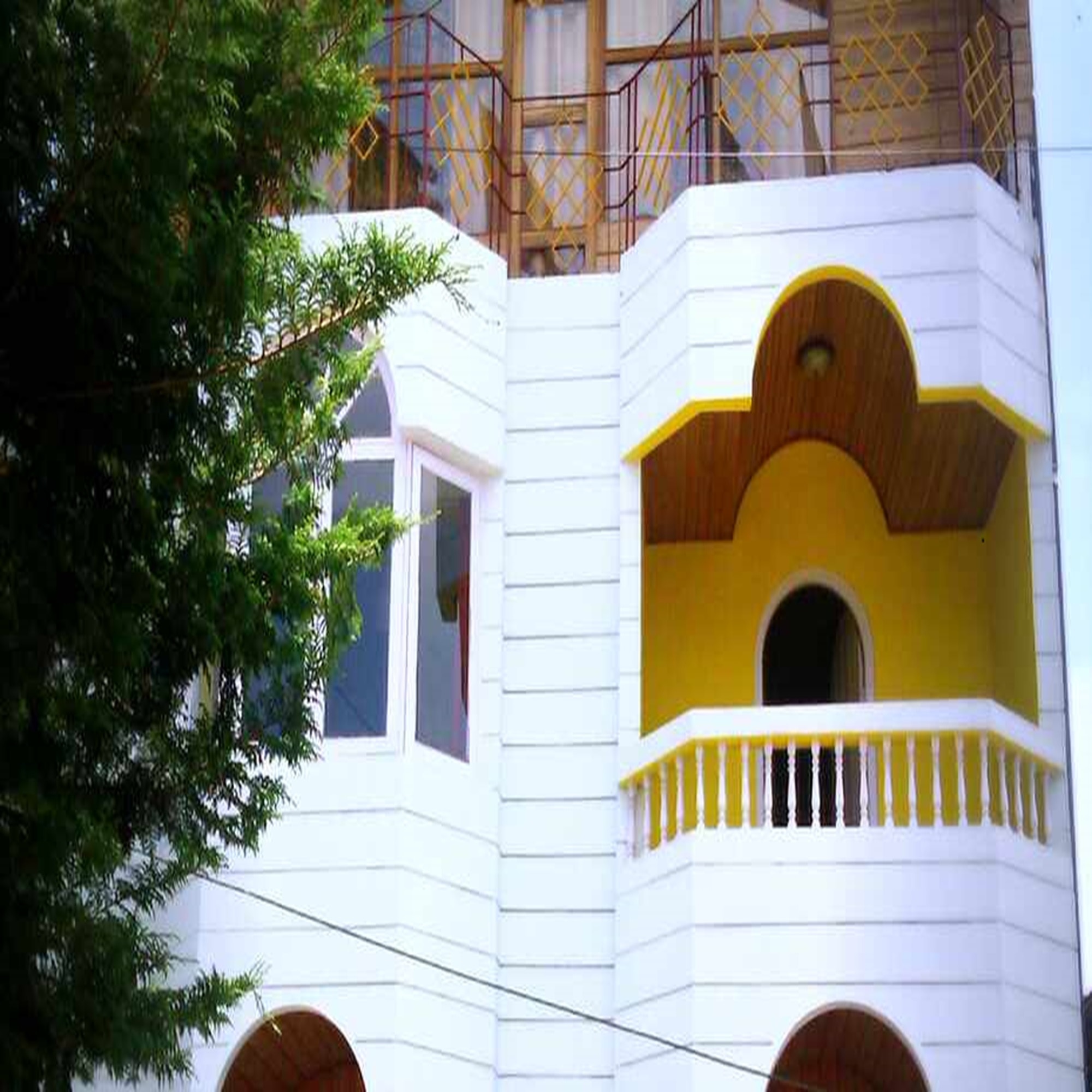 RATNAGIRI HOTEL - Tap to explore photos