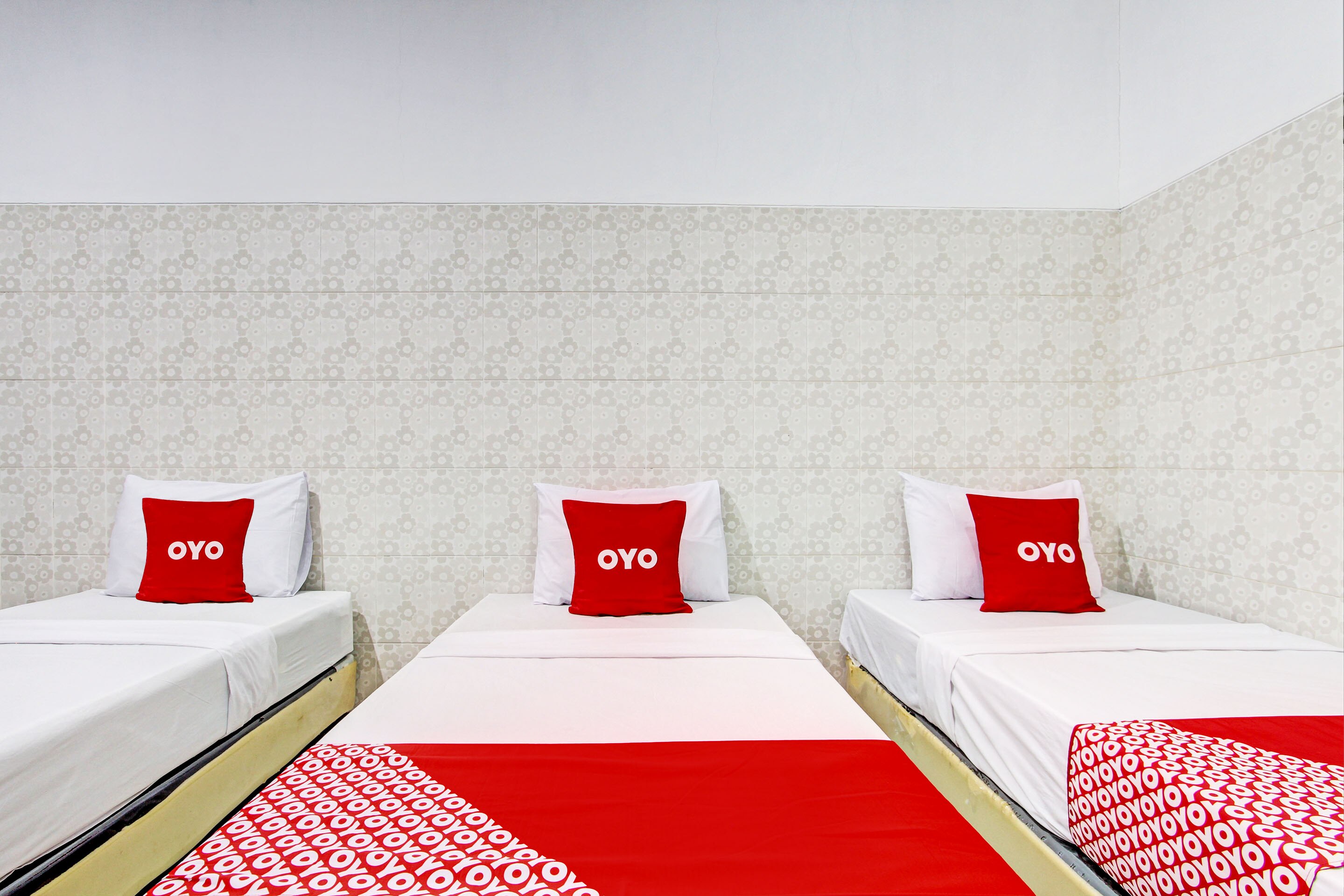 OYO 93011 Hotel Griya Lestari Pati 2 - Tap to explore photos