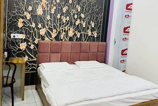 R3 Hotel
