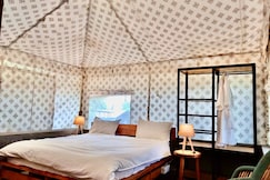 H2H- Riverside Lux Tent in Himalayas by Homeyhuts, Bir Billing