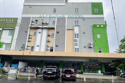 Hotel O near Mall Panakukkang formerly Al-Badar Hotel Syariah, Makassar