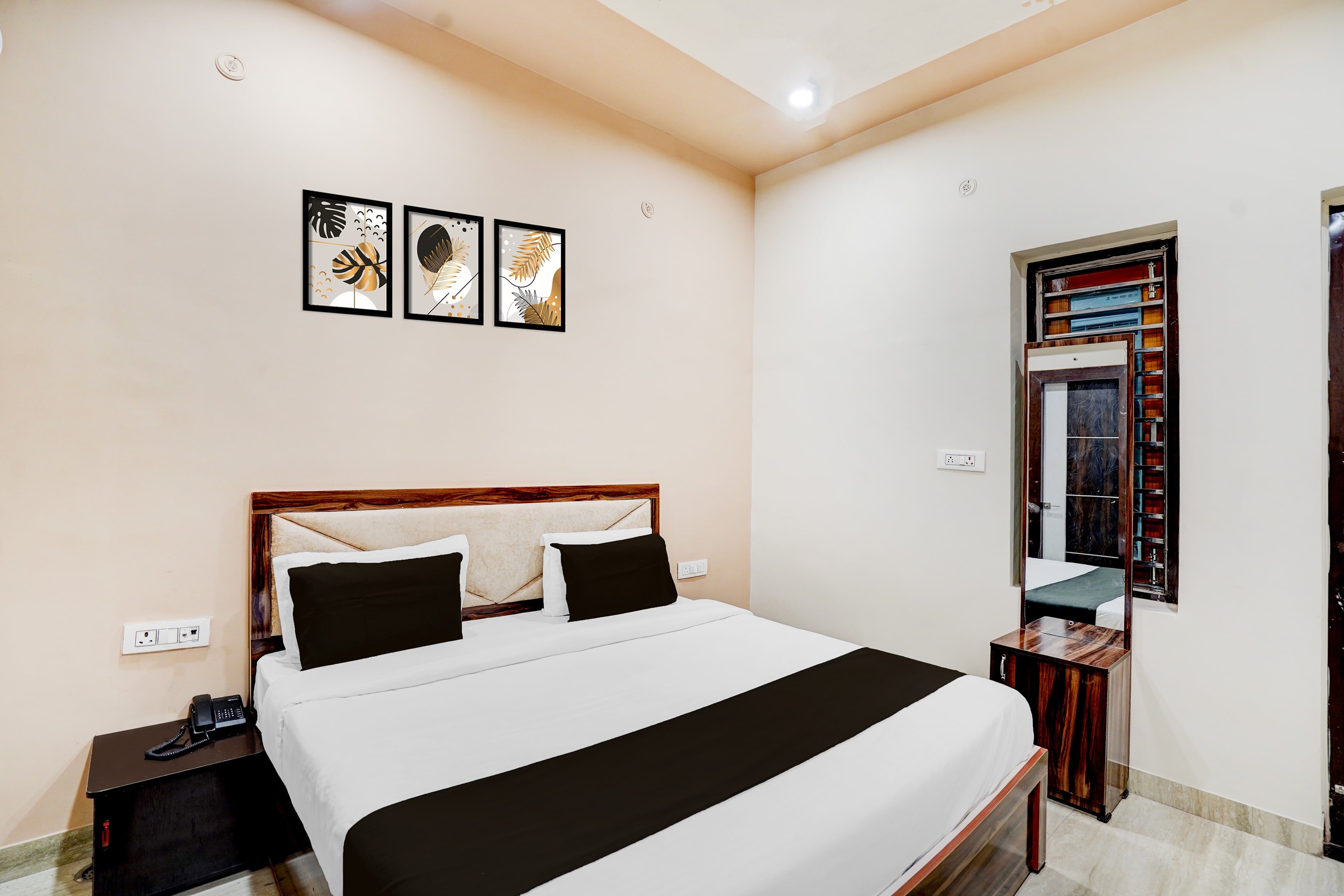 Hotel O MEERA RESIDENCY - Tap to explore photos
