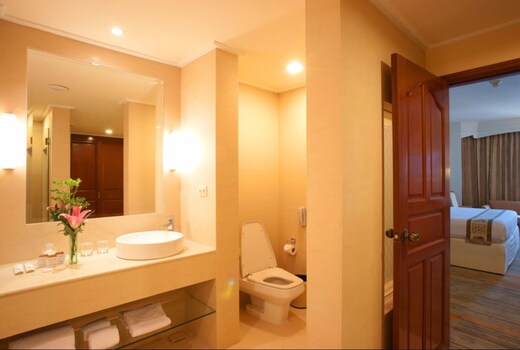 Emerald Hotel Bangkok Bangkok 3 5 Price Address Reviews