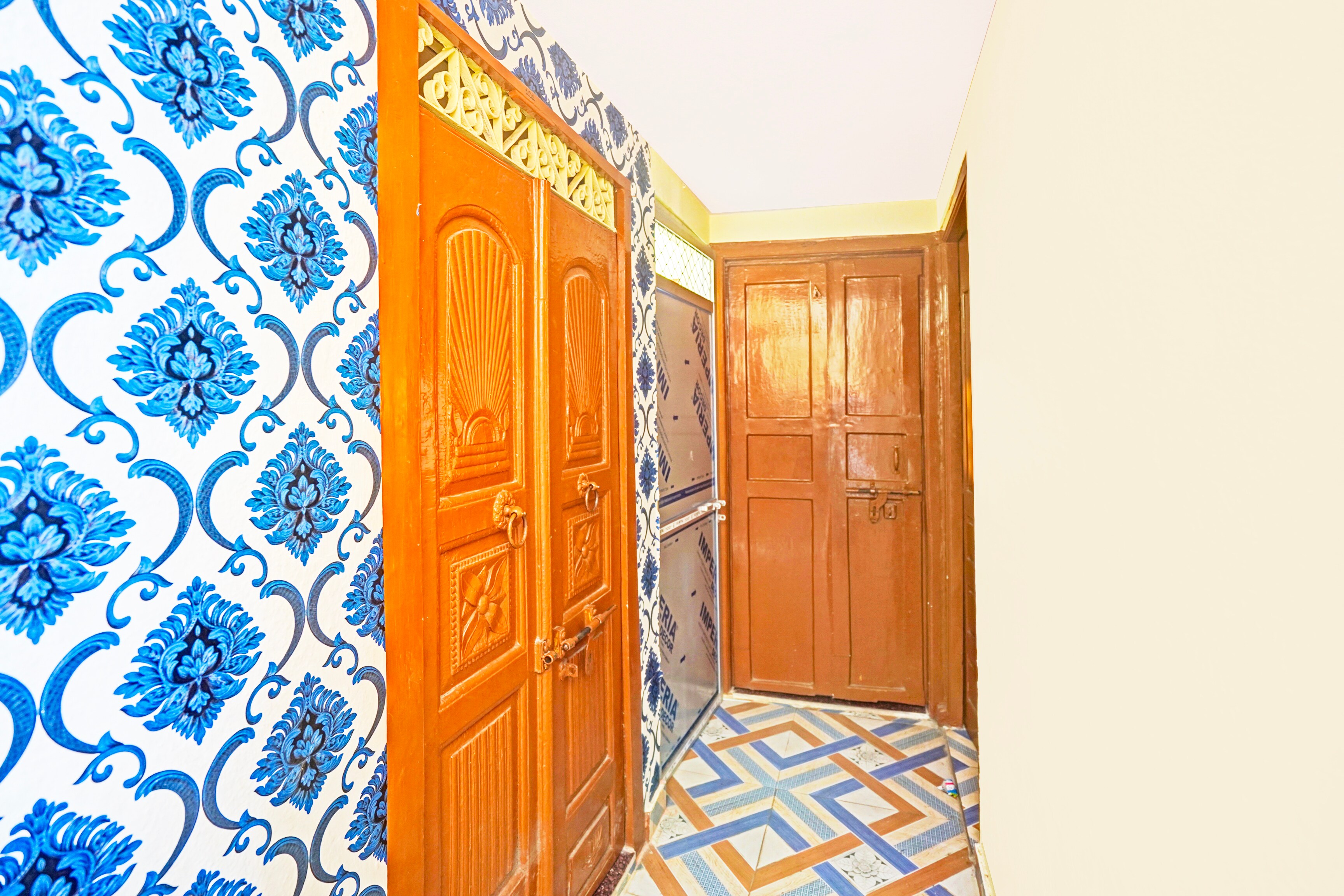 Hotel O Kashi family Stay - Tap to explore photos