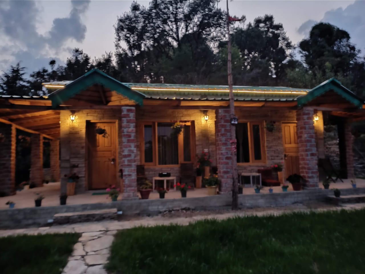 Diwan Lodge | Mountain-view Rooms - Tap to explore photos