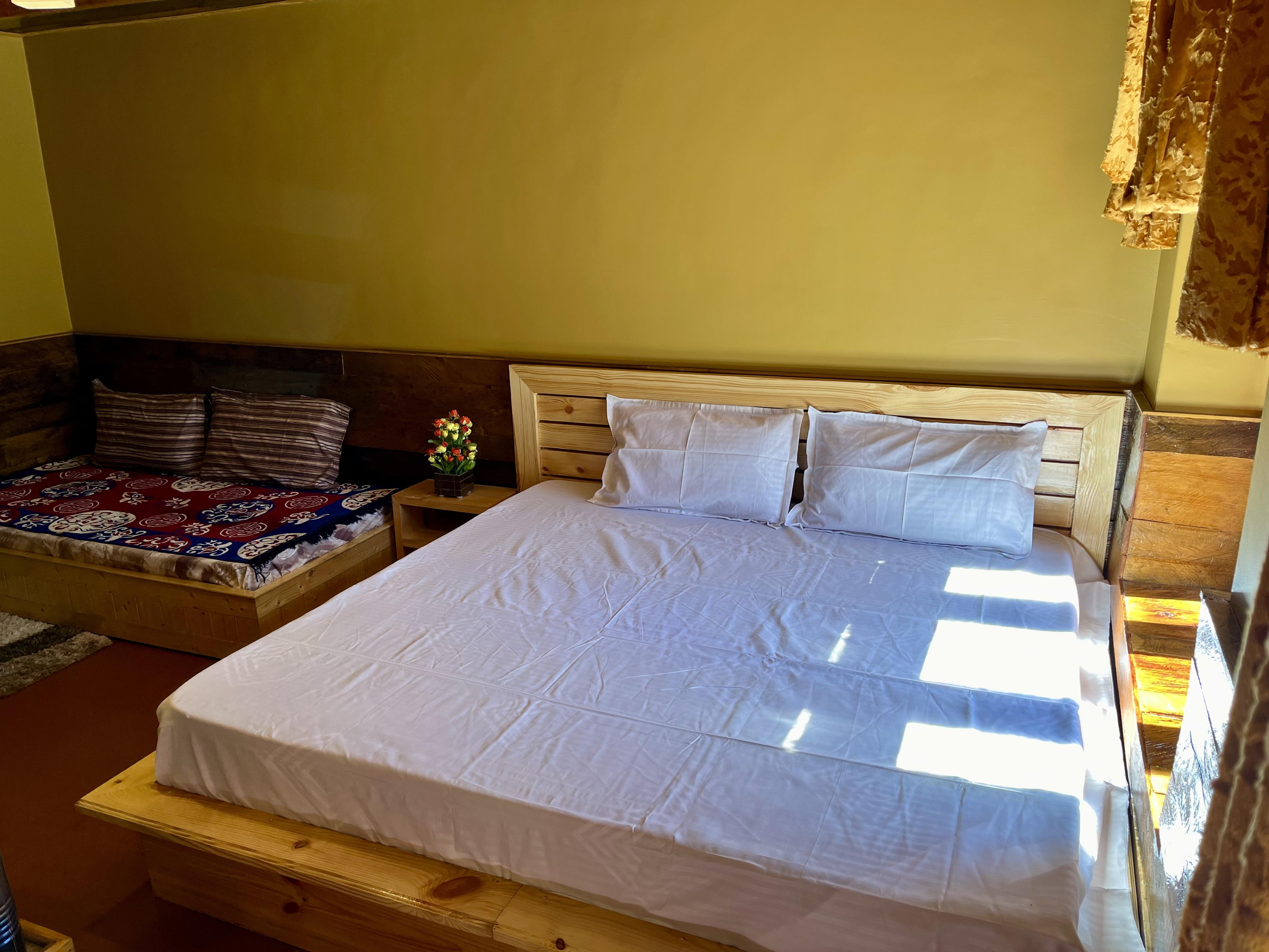 Thaling Guest House - Tap to explore photos