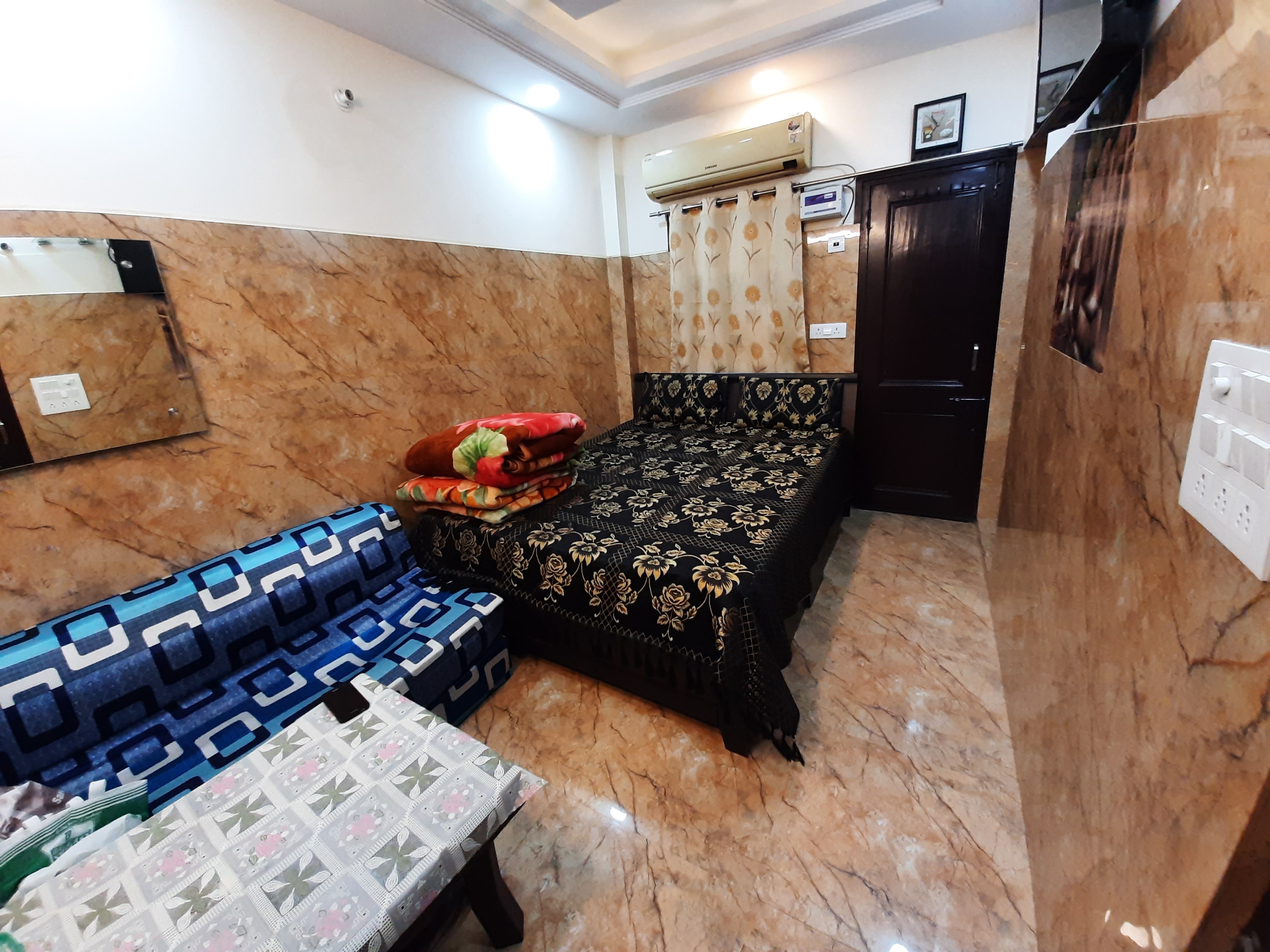 Posh South Delhi foreigner Place Independent Apartment|v.safe for females and Solo travelers |Lajpat - Tap to explore photos