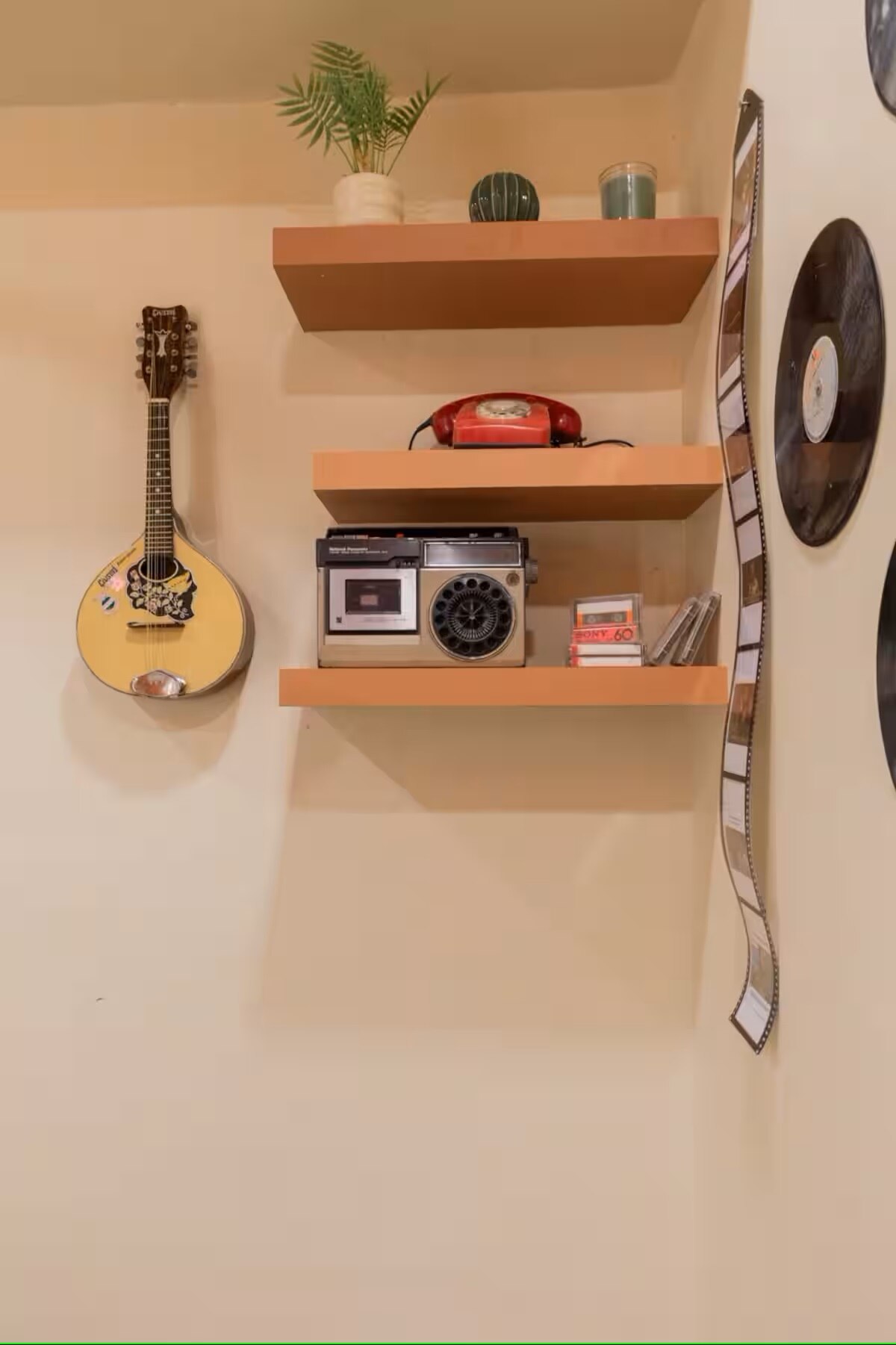 Bollywood Themed BNB in B-Town - Tap to explore photos
