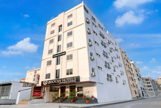 Townhouse OAK BHOOJA HOTELS