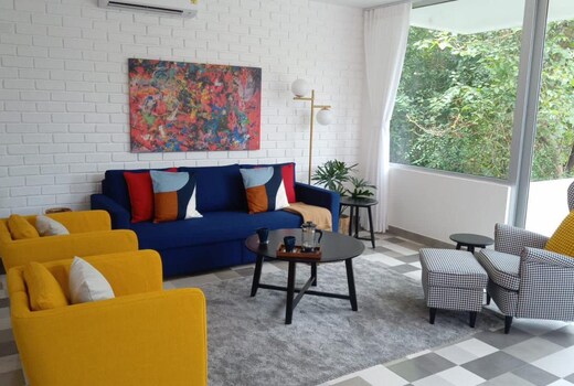 Sereno Aurora - Luxury 2BHK near Candolim (with private balcony)