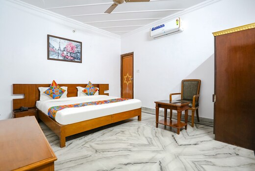 FabHotel Premium Rooms - Nr. Yashobhoomi Convention Centre