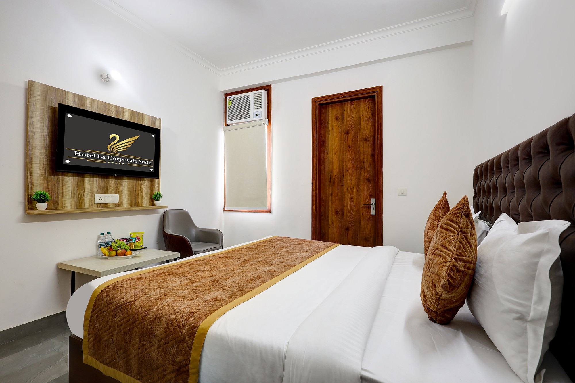 FabHotel La Corporate Suite - Tap to explore photos