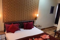 Kulhan Heights Homestay | Rooms & Kitchen, Dehradun