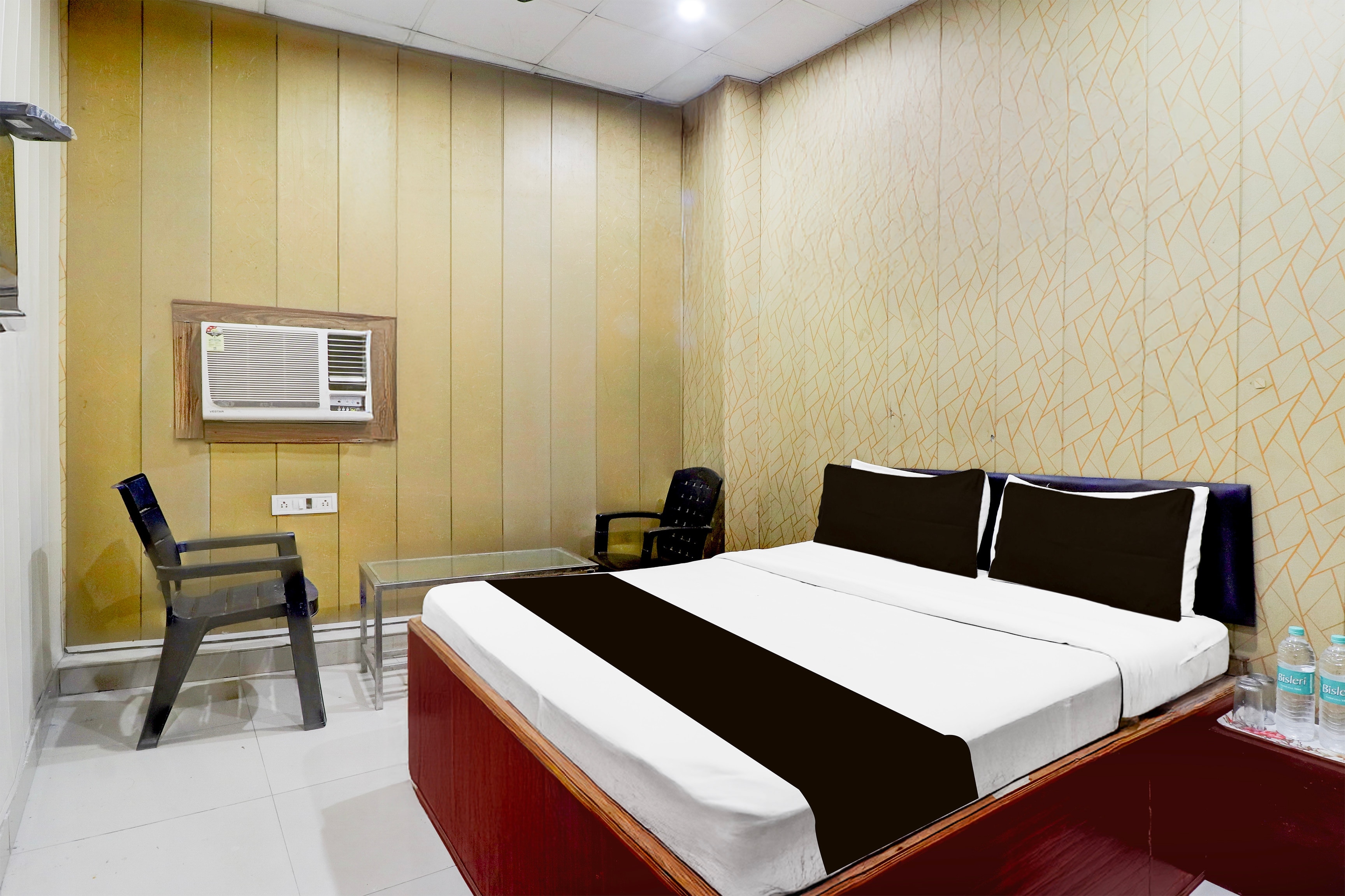 Hotel O Chotiwala - Tap to explore photos