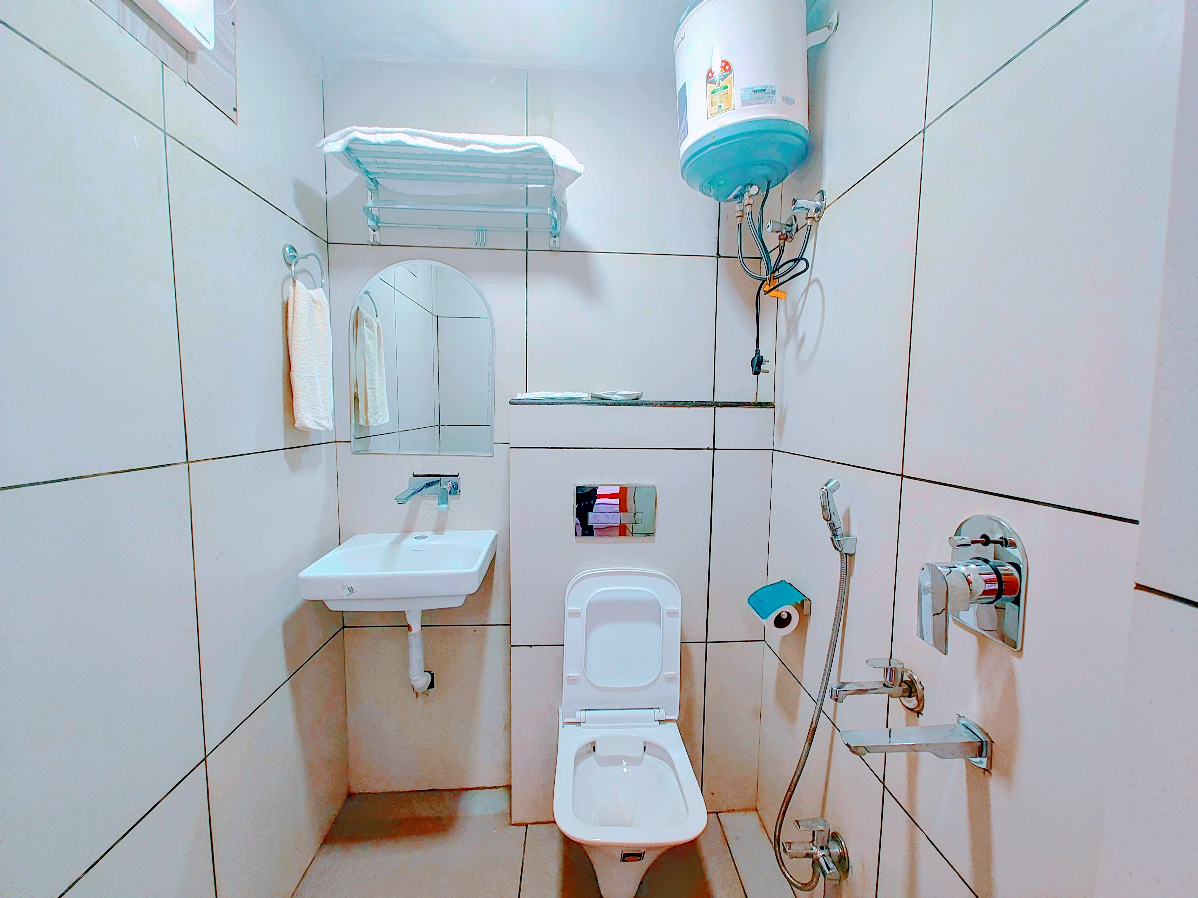 Western Stay Inn 15 Mins Walking From Assi Ghat Varansi - Tap to explore photos