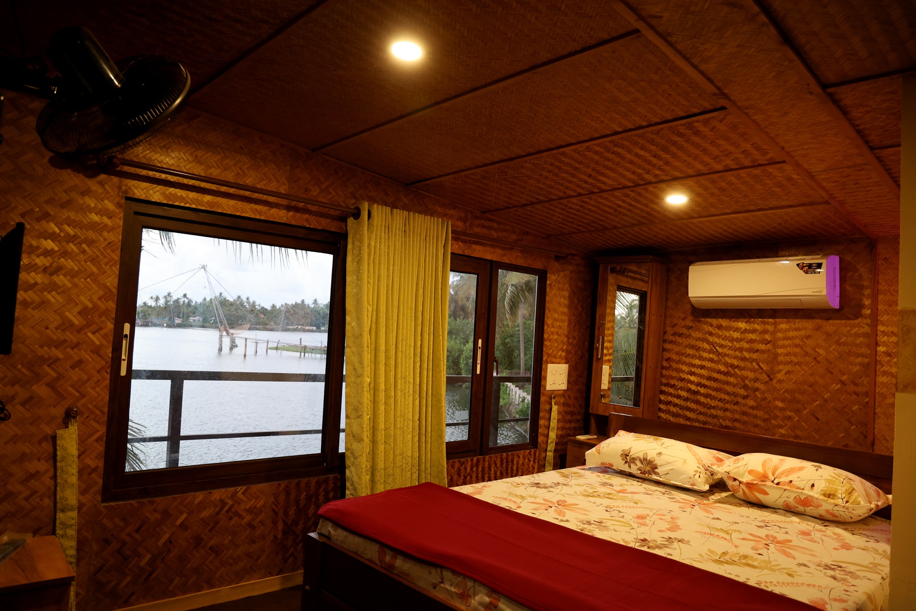 Riverine Homestay - Tap to explore photos