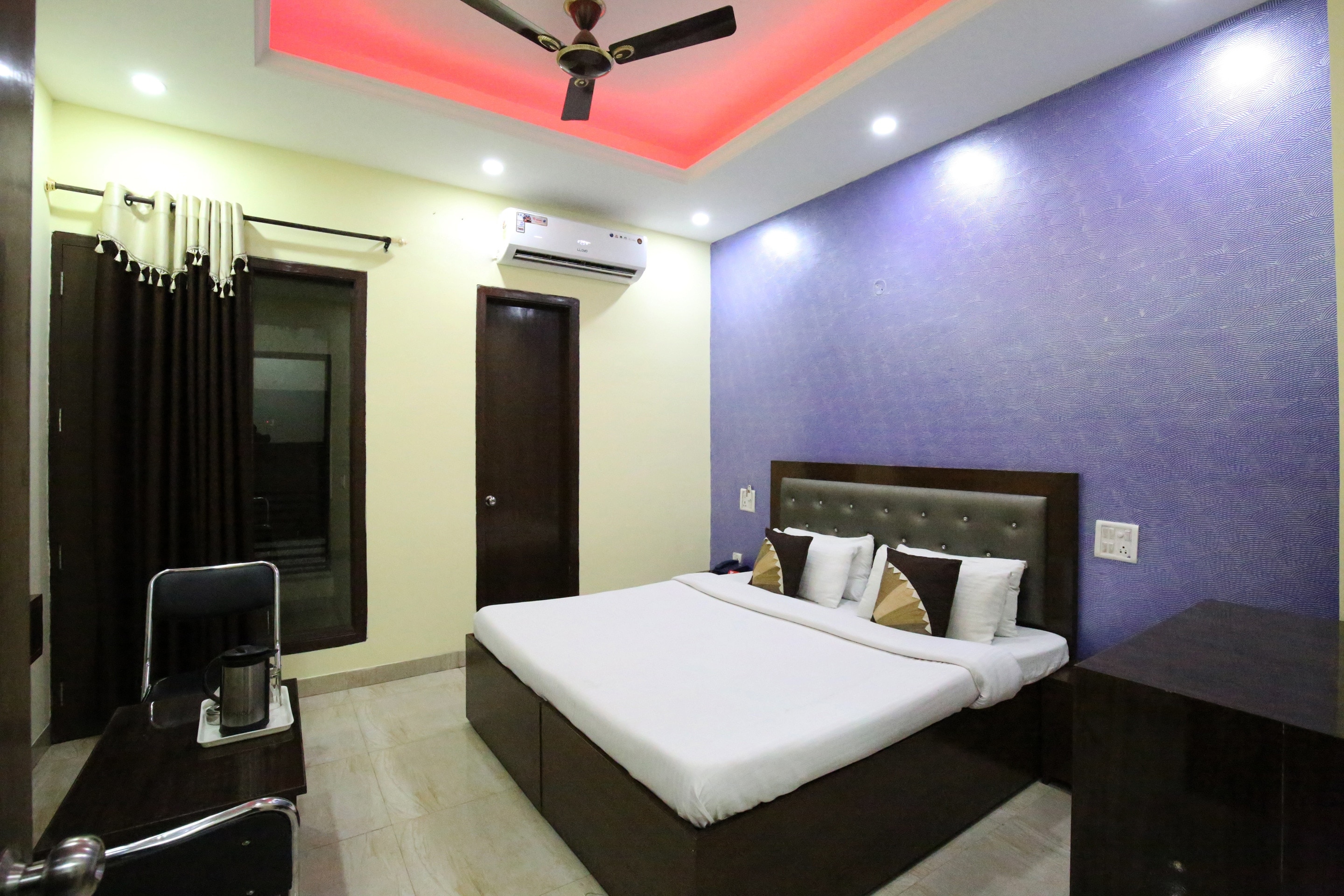 Hotel O Kohinoor City - Tap to explore photos