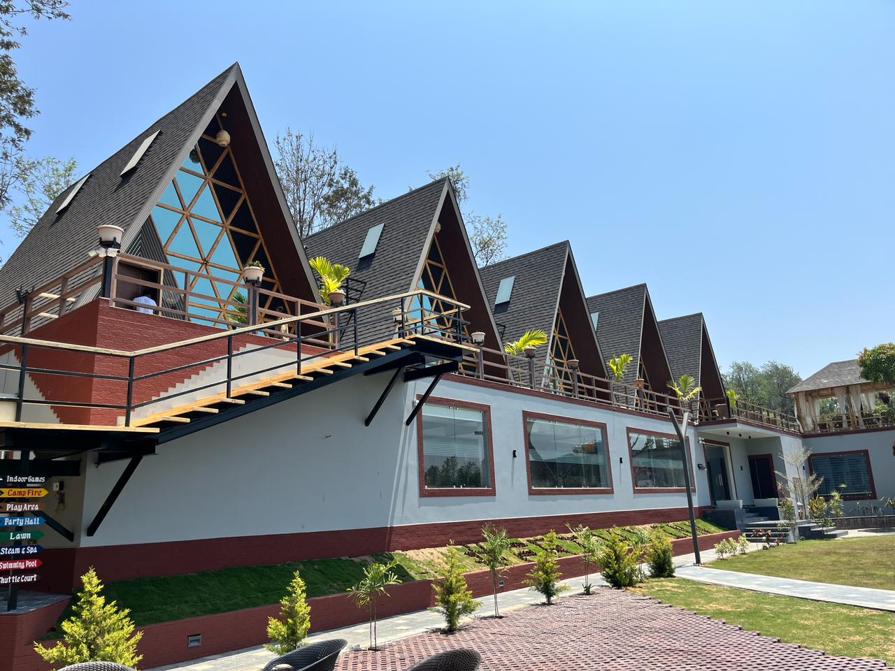 Hotel Friday inn Resorts - Tap to explore photos