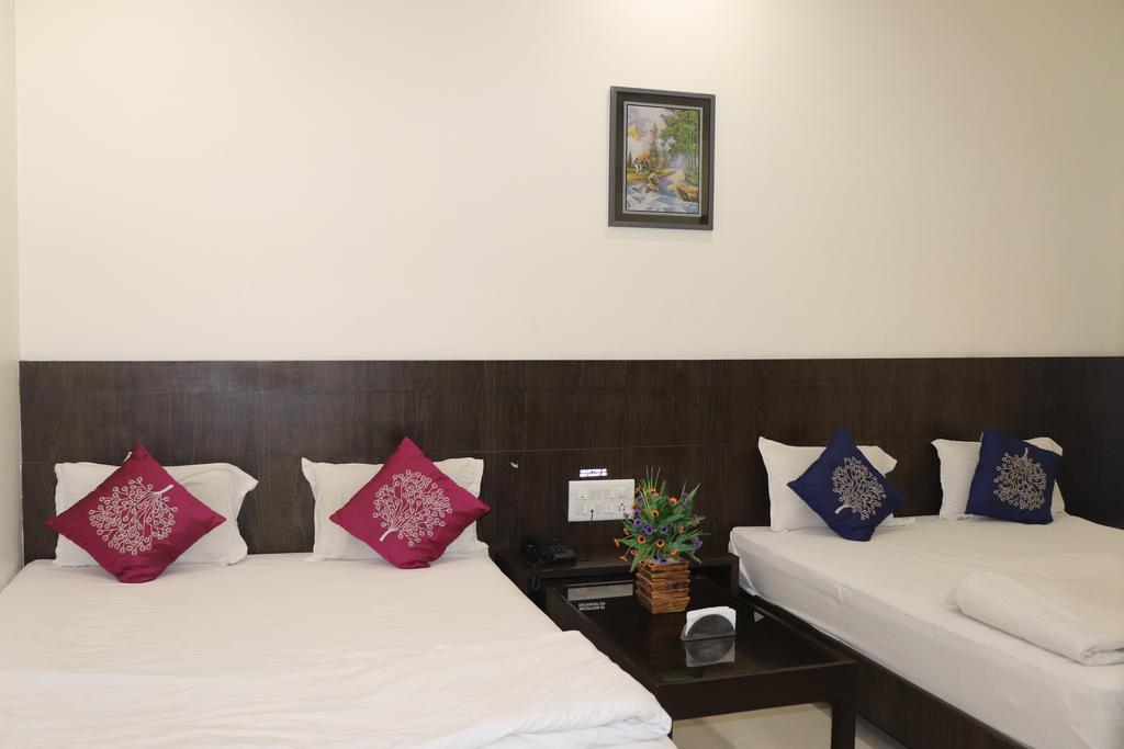 HOTEL SAI SHUBHAM (Near Nala Road) 4