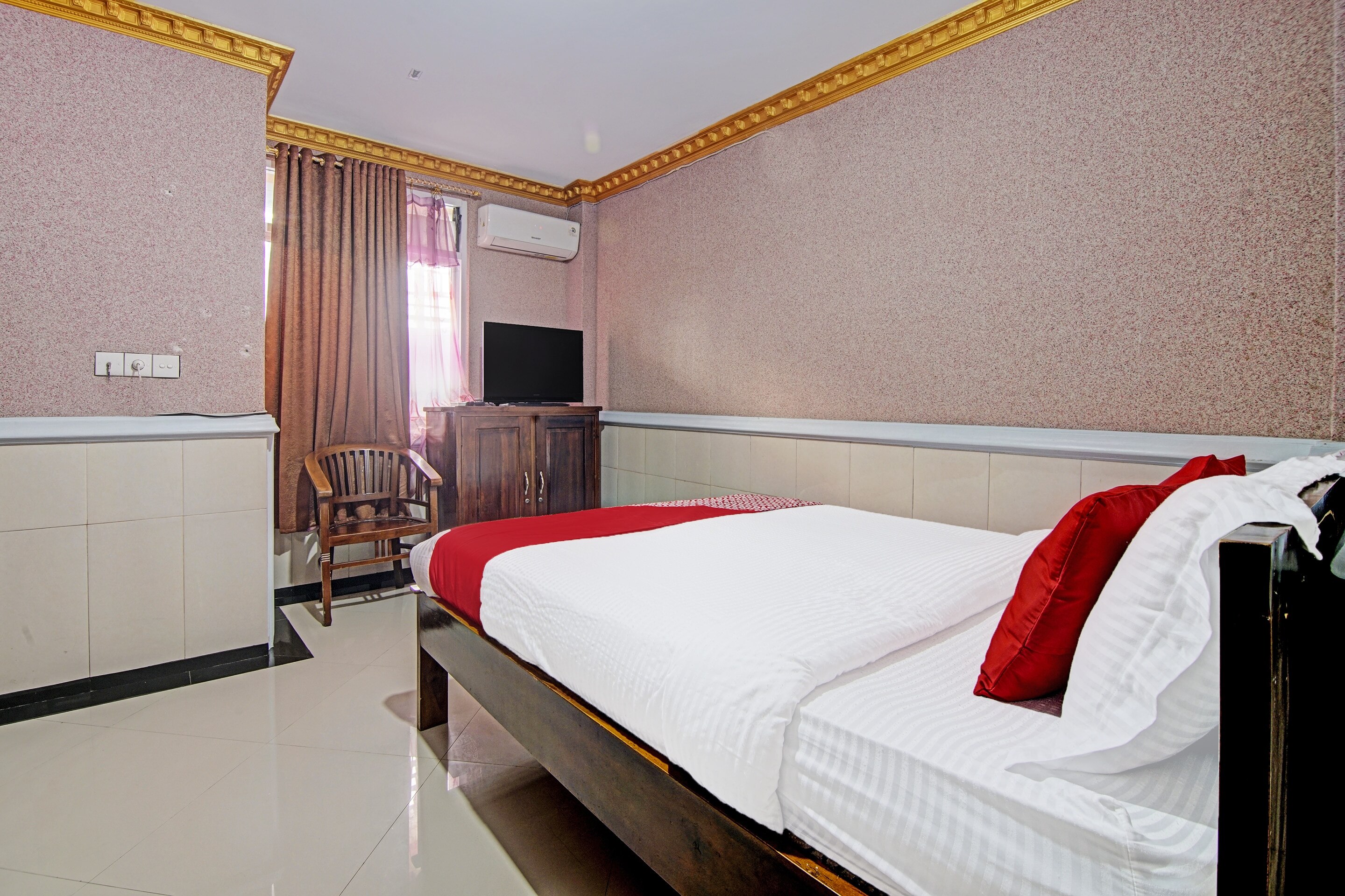 Hotel O Padang City Center Near Gunung Padang Formerly Hotel Fitriaendika - Tap to explore photos