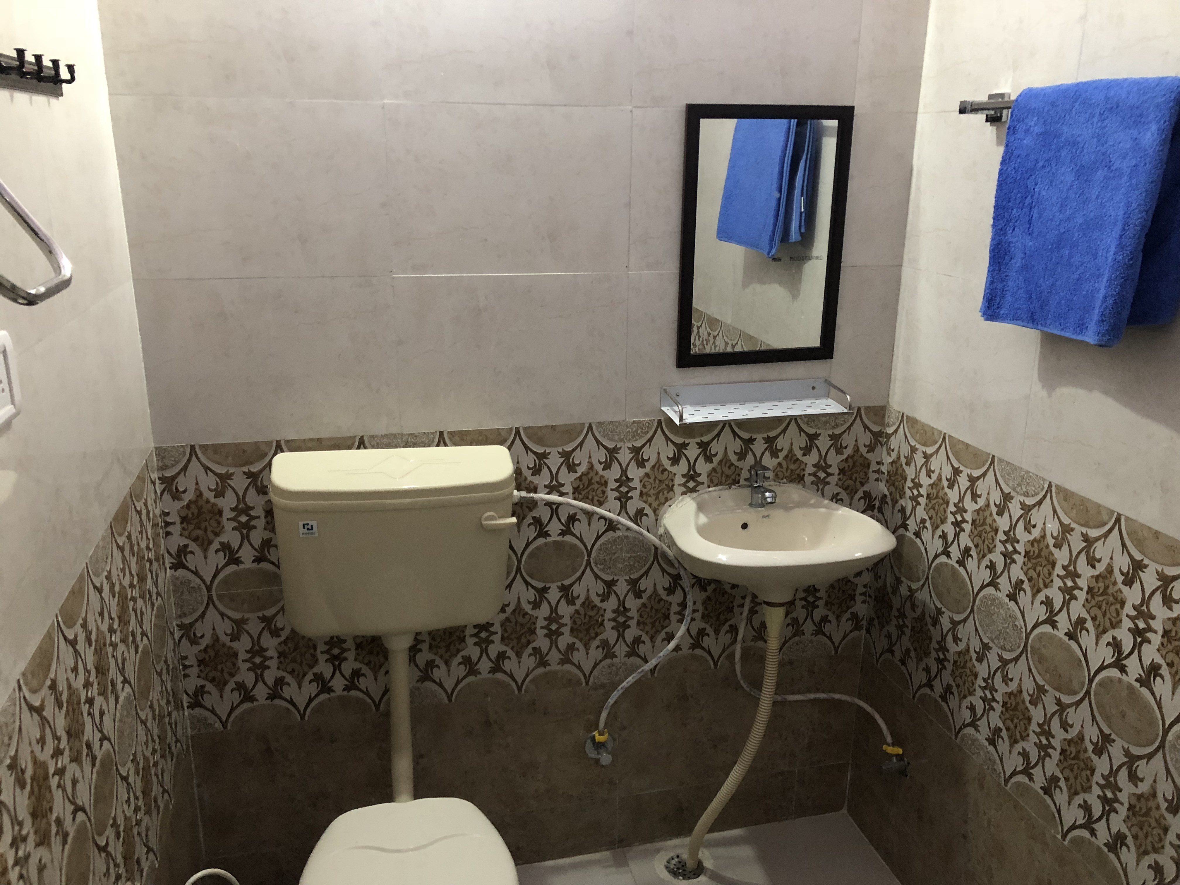CHARMI ROOMS AND RESTAURANT - Tap to explore photos