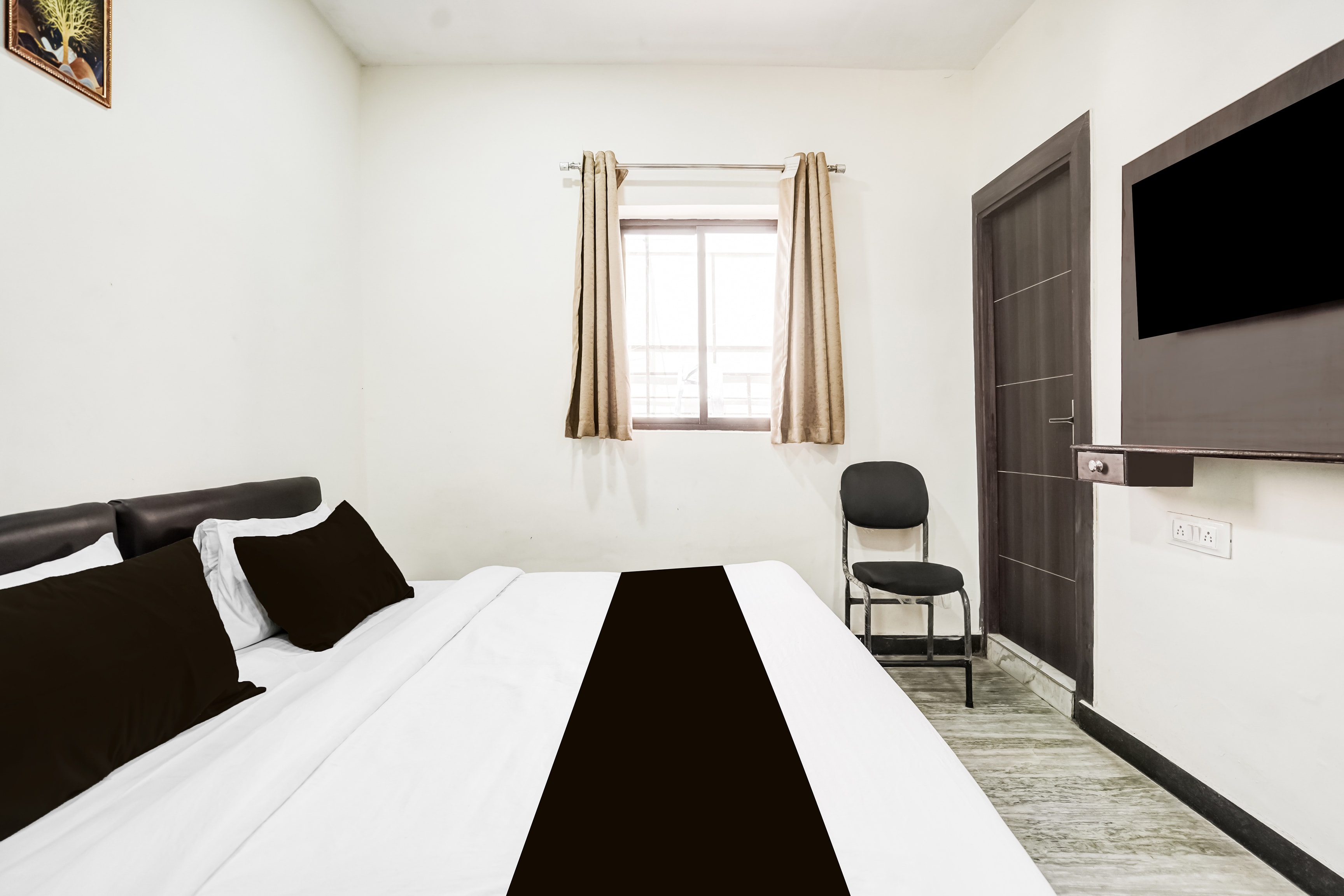 HOTEL O TRIDEV - Tap to explore photos
