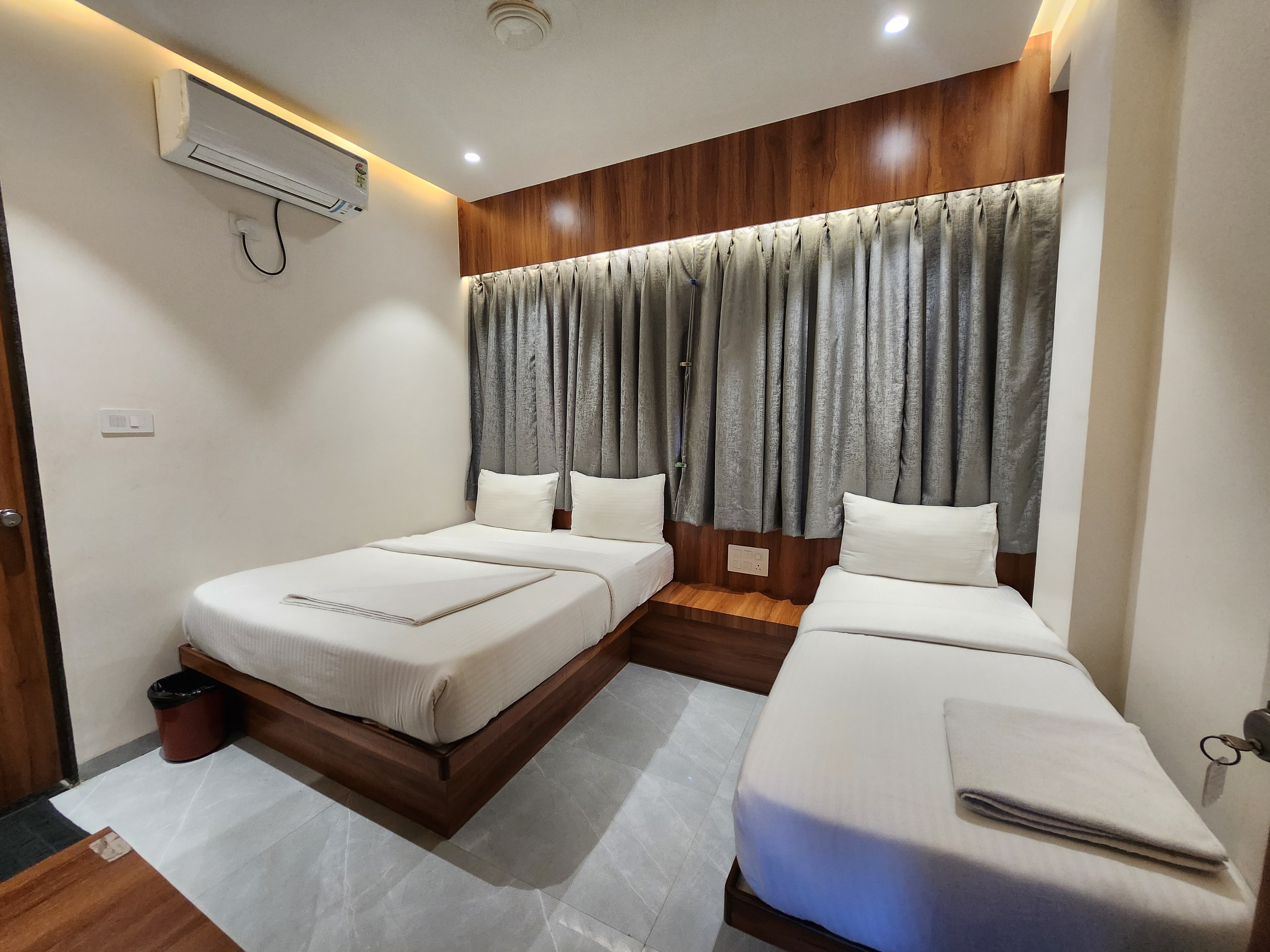 AC Triple Room 1