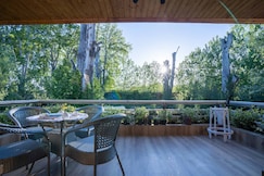 StayVista at Bay @ Waterside Estate, Srinagar