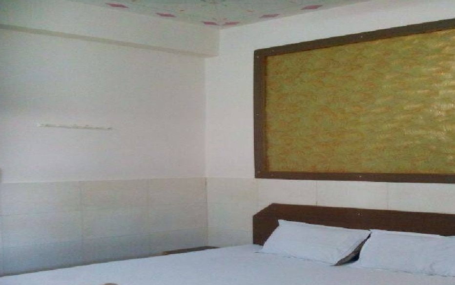 Hotel mayur - Tap to explore photos