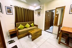The Rahgir by Pinakin, Nagpur