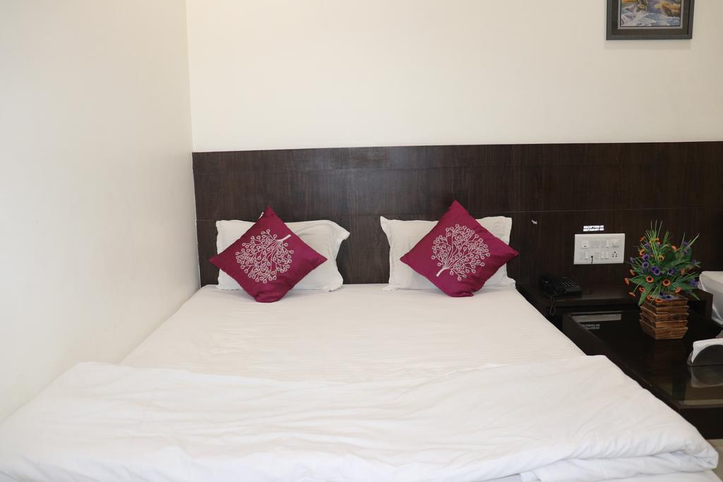 HOTEL SAI SHUBHAM (Near Nala Road) 2