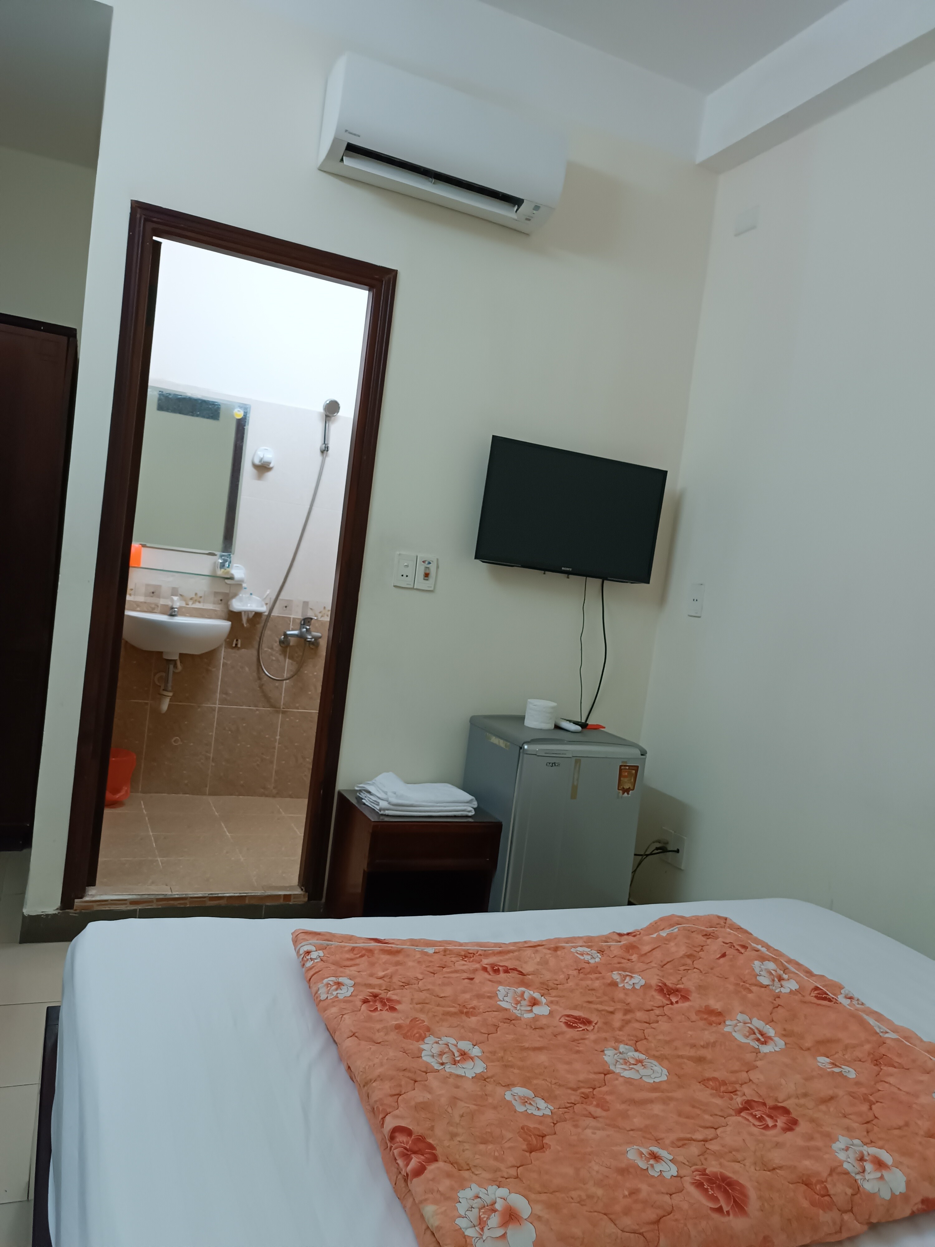 OYO 1171 Tay Hai Hotel - Tap to explore photos