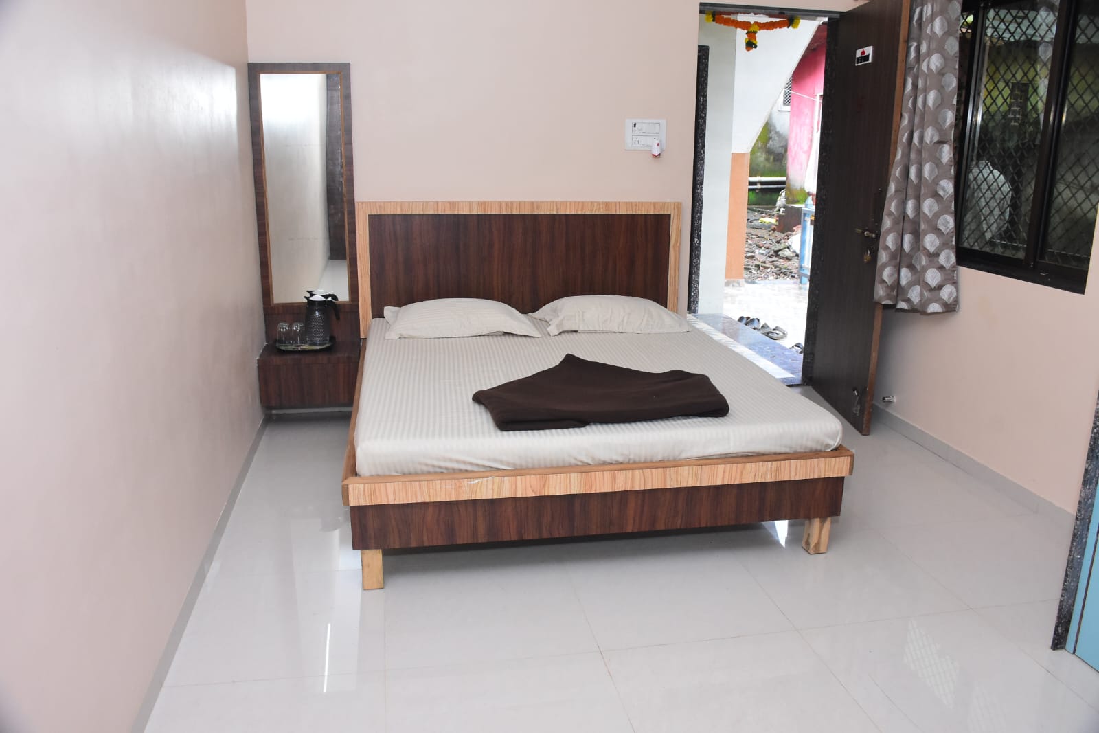 Sonawane's Luxurious Rooms - Tap to explore photos