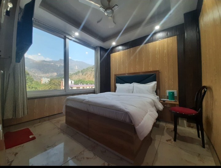 Hotel Laxman Jhula Inn, Rishikesh