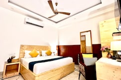 Divine Inn Hotel & Service Apartments, Rajouri Garden, Delhi