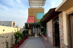 Moody Machan | A Poolside Heaven, Jodhpur