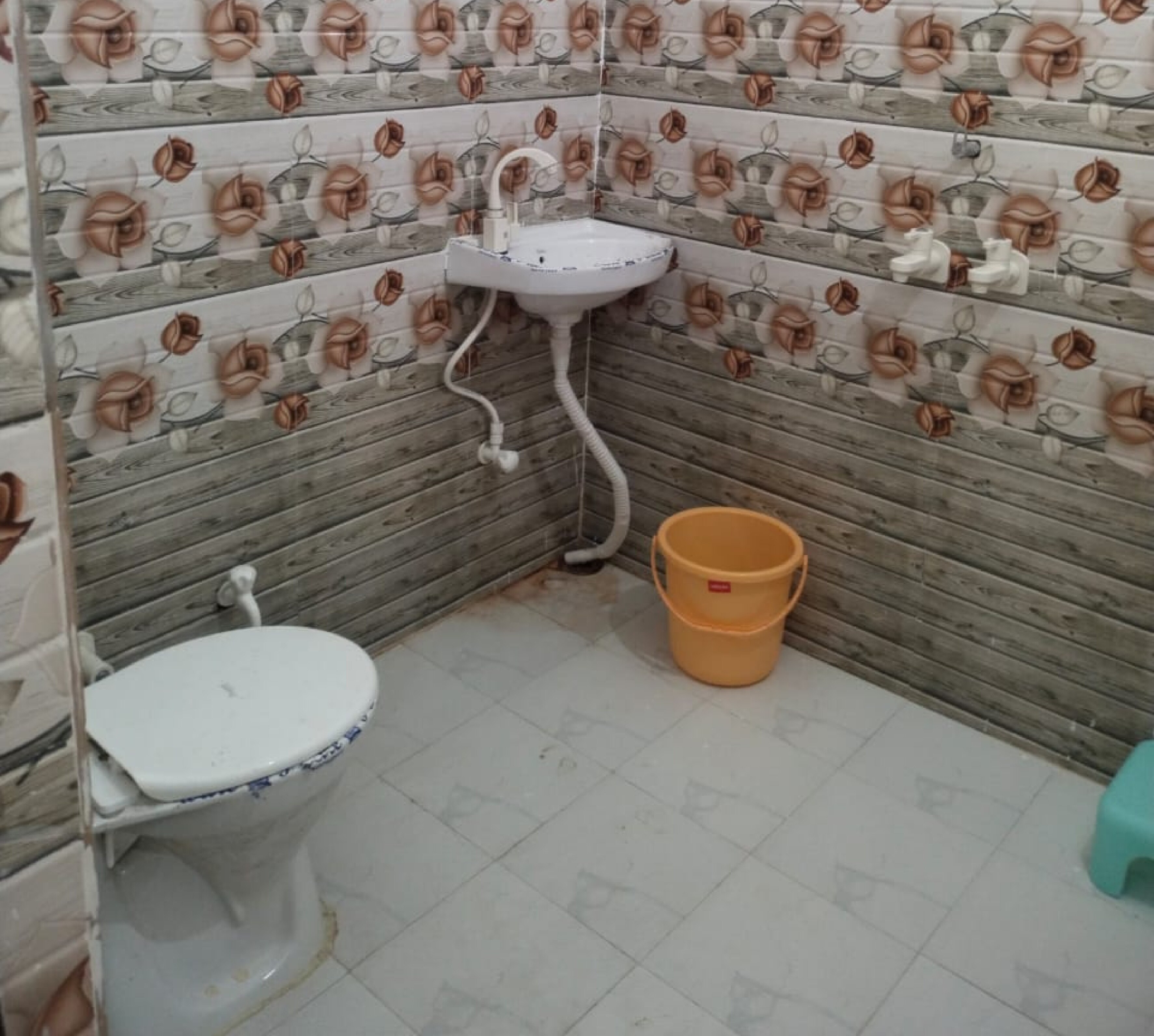 Suresh Guest House & Hotel - Tap to explore photos